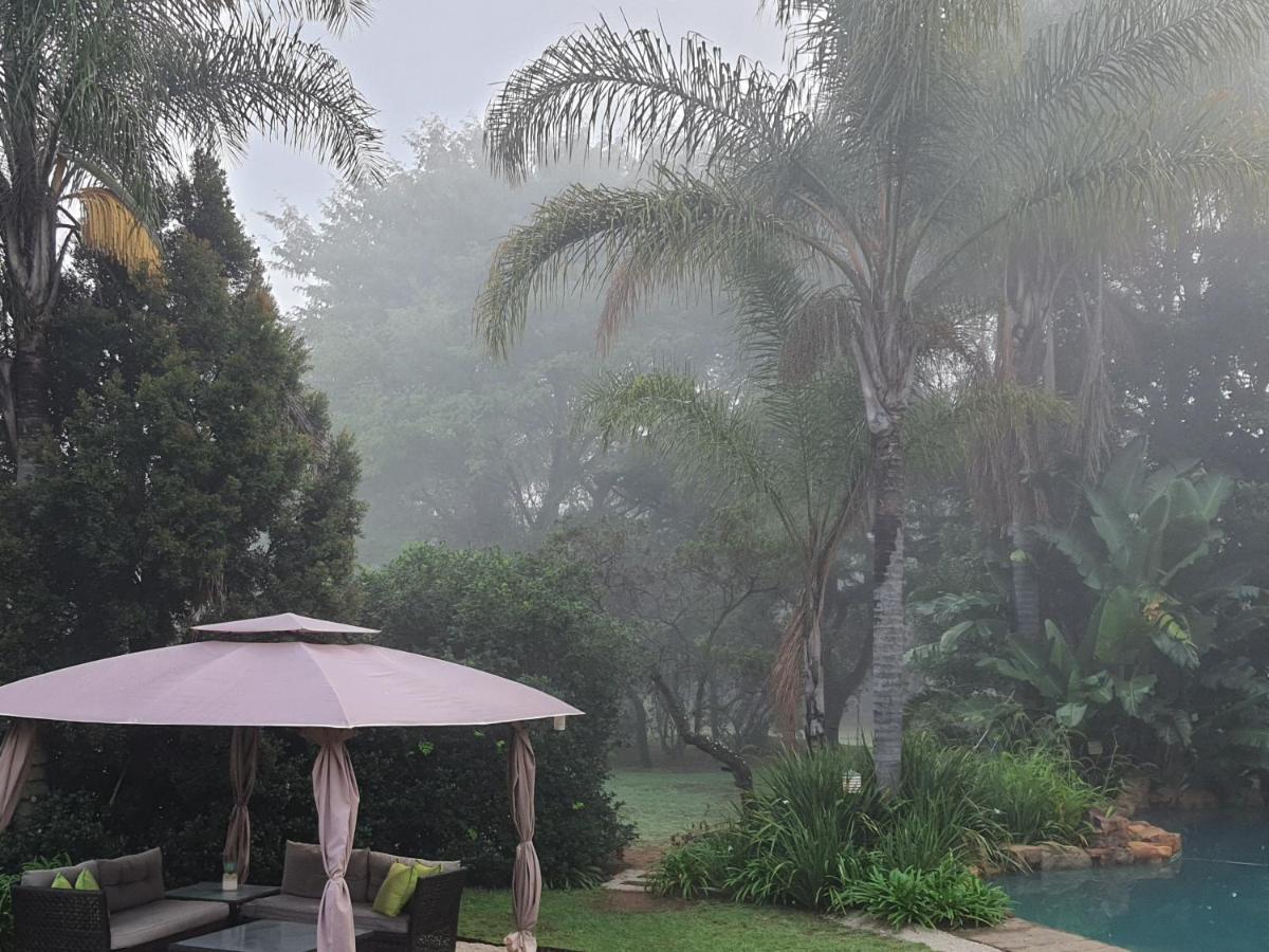 25 On Catherine Pretoria-Noord Buitenkant foto